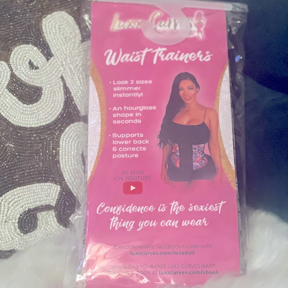 Luxx Curves small waist trainer